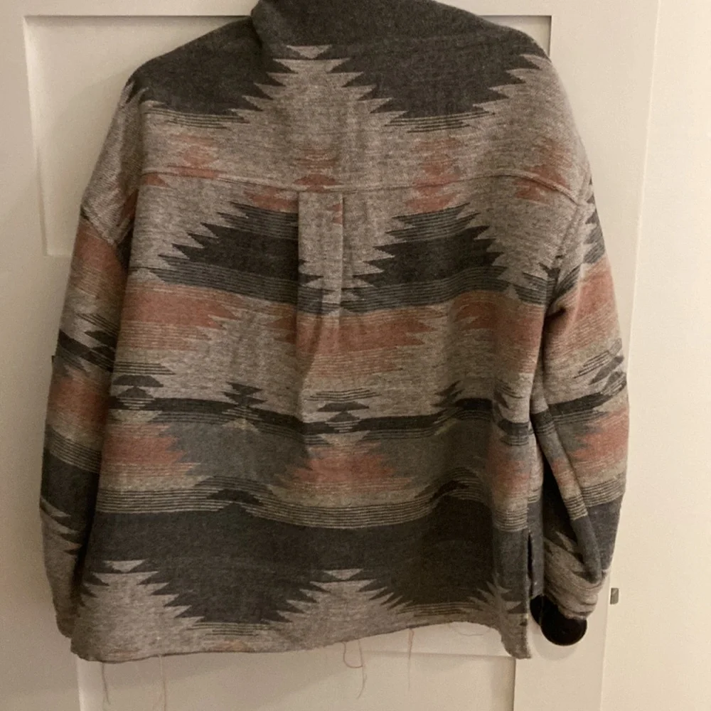 Shacket - Picture 2 of 3